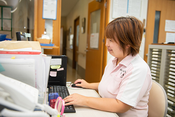 写真：障がい者相談支援センター職員